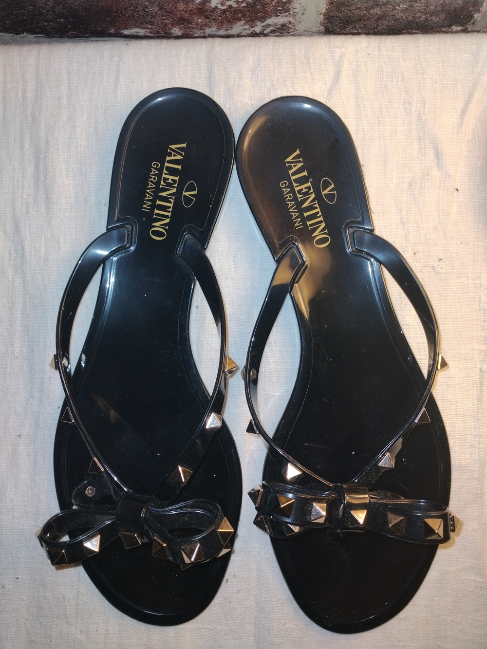 Valentino Garavani Rockstud Black Jelly, Bow Thong Sandals